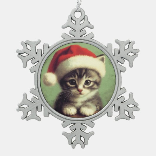 Kitten in einer Weihnachtsmannmütze Schneeflocke G Schneeflocken Zinn-Ornament (Vorderseite)