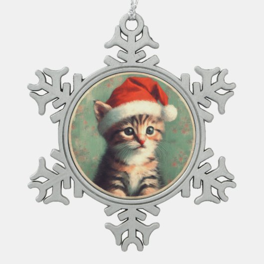 Kitten in einer Weihnachtsmannmütze Schneeflocke G Schneeflocken Zinn-Ornament (Vorderseite)