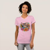 Kitten in farbenfrohen Blumenkranken T-Shirt (Vorne ganz)