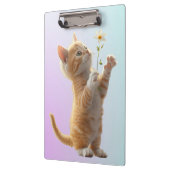 Kitten mit Blume Klemmbrett (Links)