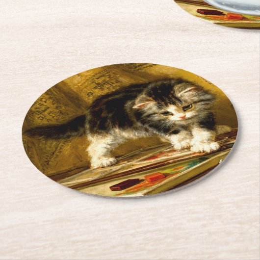 Kitten mit Farbe und Pinsel Runder Pappuntersetzer (Angewinkelt)