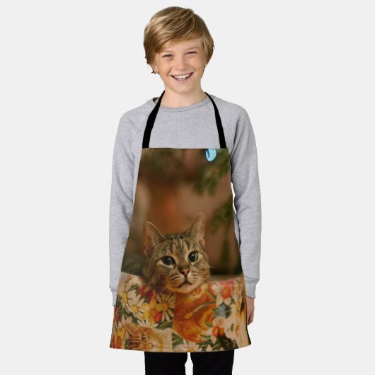 Kitten peeking hinter dem Christmas tree Schürze (Getragen)