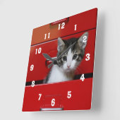 Kitten Peeking Quadratische Wanduhr (Winkel)