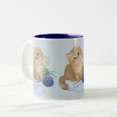 Kitten Play Zweifarbige Tasse (Vorderseite Links)