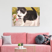 Kitten Playing mit rosa Blume Leinwanddruck (Insitu (Wohnzimmer))