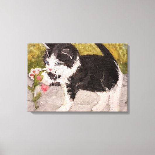 Kitten Playing mit rosa Blume Leinwanddruck (Vorderseite)