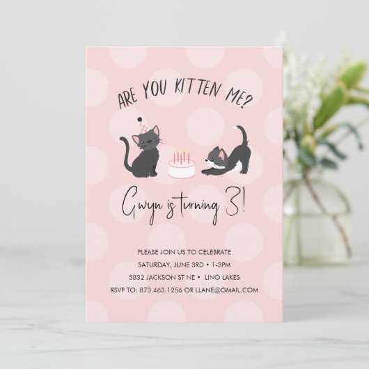 Kitten Sie mich? Einladung zum Geburtstag (Stehend Vorderseite)