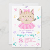 Kitten Sie mir gerade in Niedlicher Kätzchenpastel Einladung (Vorderseite)