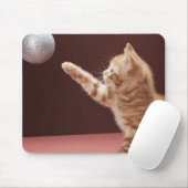 Kitten spielt mit Weihnachtsbaum auf Baum Mousepad (Mit Mouse)