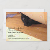 Kitten unter Cover Surprise Party Einladung (Vorderseite)