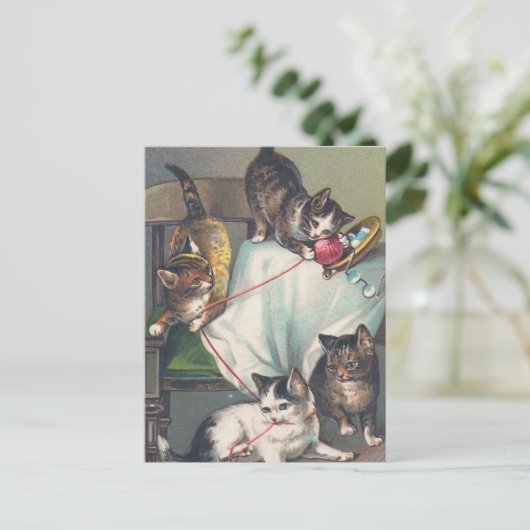 "Kittens Playing with Knitting Wool" Postkarte (Stehend Vorderseite)