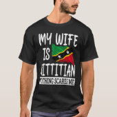 Kittitian Ehefrau Saint Kitts und Nevis Roots Husb T-Shirt (Vorderseite)