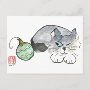 Kitty Eyes a Green & Gold Ornament Postkarte