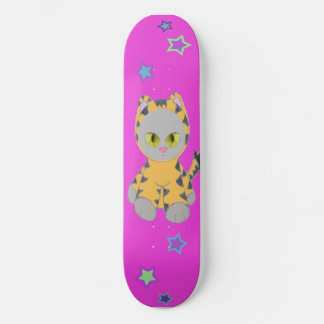Kitty in Tiger Anzug Skateboard 2