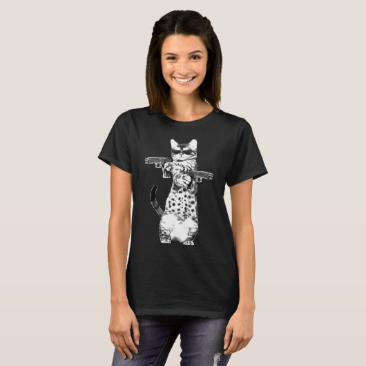 Kitty mit Gun Cat T-Shirt (Vorne ganz)