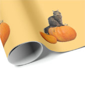 Kitty on a Pumpkin Geschenkpapier (Rolleneckpunkt)