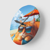 Kitty Snoozing auf dem Beach Summer Runde Wanduhr (Winkel)