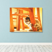 Kitty Under Fleisch Leinwanddruck (Insitu (Holzboden))