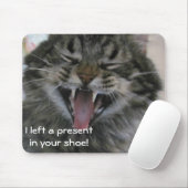 Kitty Verließ ein Geschenk in Ihrem Schuhwerk Mousepad (Mit Mouse)