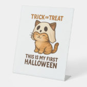 kitty wearing a mask ready for his first Halloween Sockelschild (Vorderseite)