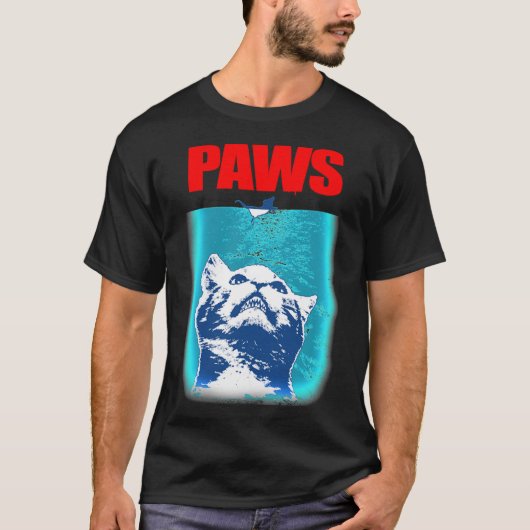 Kitty with large Jaws attacking a mouse PAWS Class T-Shirt (Vorderseite)