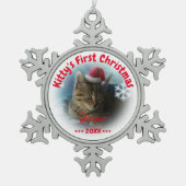 Kitty's erste Weihnachten | Name der Katze Schneeflocken Zinn-Ornament (Vorderseite)