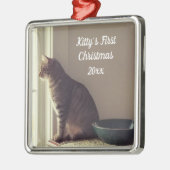 Kitty's erste Weihnachten Ornament Aus Metall (Links)