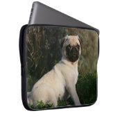 Kitz-Mops-Welpen-Sitzen Laptopschutzhülle (Vorne Rechts)