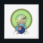 Kiwi Bird Drummer Magnet<br><div class="desc">Eine lustige Cartoon-Illustration eines Kiwis,  der Schlagzeug spielt. Dieser lustige Trommelvogel wird von einer Kiwi-Frucht unterlegt. Ein großartiges Design für Leute,  die Liebe Kiwis,  Schlagzeuger oder alle,  die Musik aus Neuseeland / Aotearoa Lieben.</div>