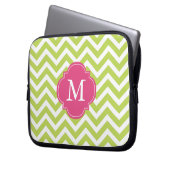Kiwi Green & Fuschia Zigzags Muster Monogram Laptopschutzhülle (Vorderseite Links)