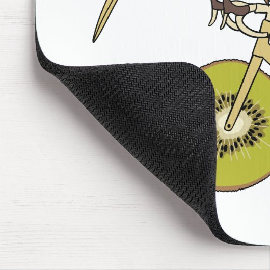 Kiwi-Reitfahrrad mit Kiwi-Rädern Mousepad (Ecke)