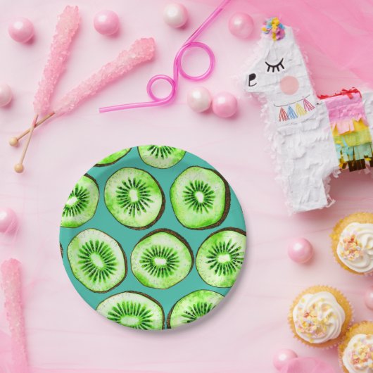 Kiwi-Scheiben auf Türkis Pappteller (Party)