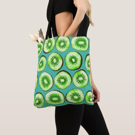 Kiwi-Scheiben auf Türkis Tasche (Von Nahem)