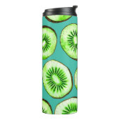 Kiwi-Scheiben auf Türkis Thermosbecher (Nach links gedreht)