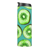 Kiwi-Scheiben auf Türkis Thermosbecher (Nach rechts gedreht)