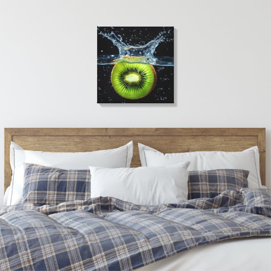 Kiwi Slice Splashing in Wasser Leinwanddruck (Insitu (Schlafzimmer))