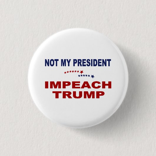 Klagen Sie Trumpf an Button (Vorderseite)