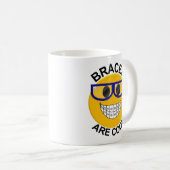 Klammern sind coole Zahnarzt-Kaffee-Tasse Kaffeetasse (VorderseiteRechts)