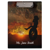 Klappe "Kind in Reifenschwung" Klemmbrett (Vorderseite)