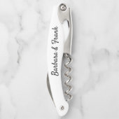 Klappverschluss aus Korbwein, Flaschenöffner für z Kellnermesser (Rückseite)