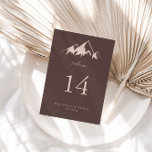 Klare Berglandhochzeit Tischnummer<br><div class="desc">Diese Tischnummer ist ideal für eine Hochzeit in der Natur. Das Design besticht durch einen idyllischen,  beigefarbenen Berg in Aquarelltönen. Das ist eine zweiseitige Tischnummer. Fügen Sie jede benötigte Tischnummer individuell in Ihren Warenkorb.</div>