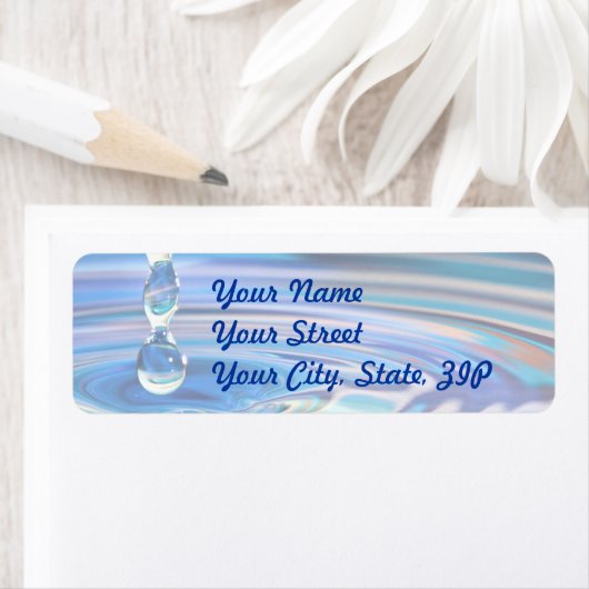 Klare blaue Wassertropfen blühen (Insitu)