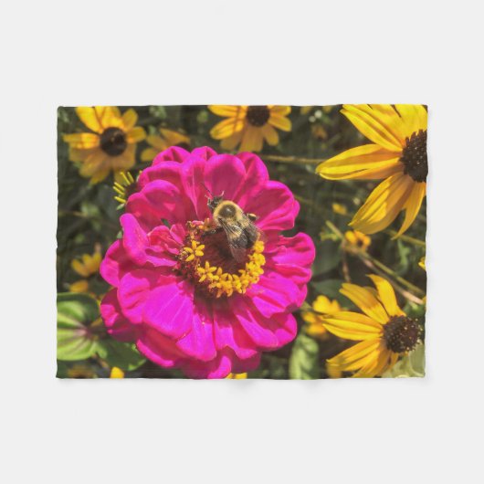 Klare Blumen mit Biene Fleecedecke (Vorderseite (Horizontal))