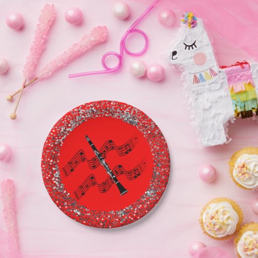 Klarinette, farbiger roter Hintergrund, Pappteller (Party)