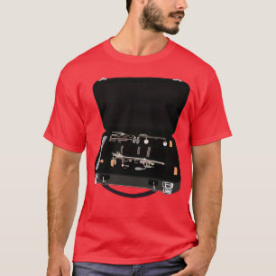 Klarinette in einem Koffer zerlegt T-Shirt