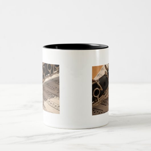 Klarinette Musikinstrument mit Notation Zweifarbige Tasse (Mittel)
