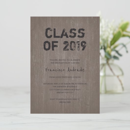 Klasse 2019 Graduation Party Typ Rustikale High Sc Einladung (Stehend Vorderseite)