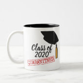 Klasse 2020, isolierte Goldtassel aus Abschluss Zweifarbige Tasse (Links)