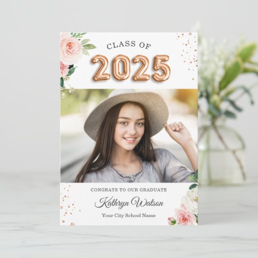 Klasse 2023 Abschluss Rose Gold Ballon Floral Ankündigung (Stehend Vorderseite)