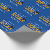 Klasse 2023 Graduate Modern Blue School Name Geschenkpapier (Ecke)